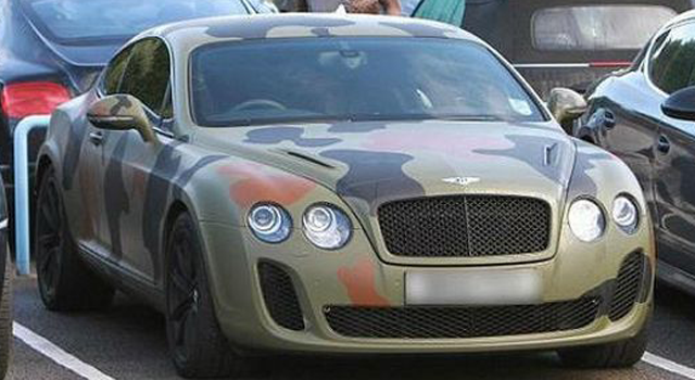 El Bentley Continental GT de Mario Balotelli, customizado de camuflaje, está valorado en más de 200.000 euros
