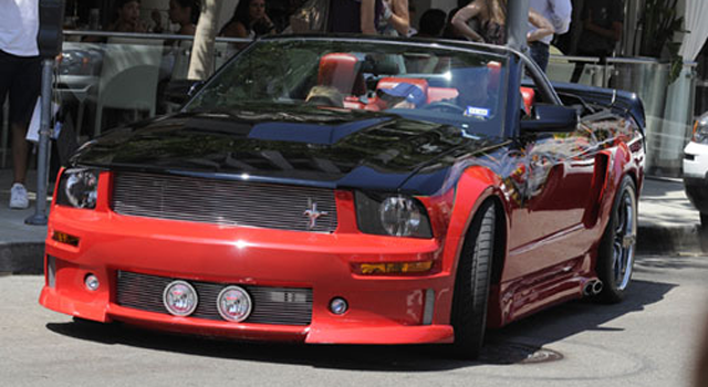 El Mustang GT en rojo y negro de Sylvester Stallone