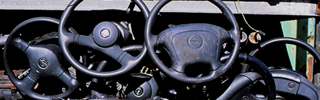 El volante es una de las piezas recomendables a buscar en un desguace