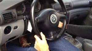 Pisar el embrague para arrancar el coche